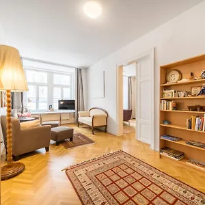 Apartment At The Three Princes